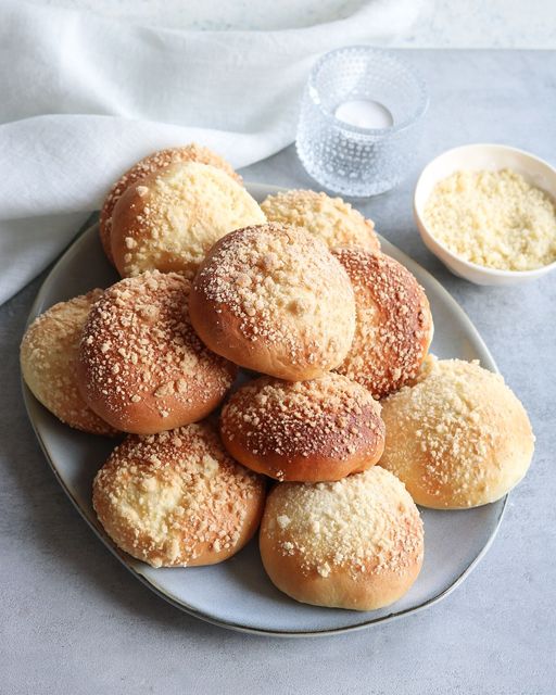 Buns With Curd Filling